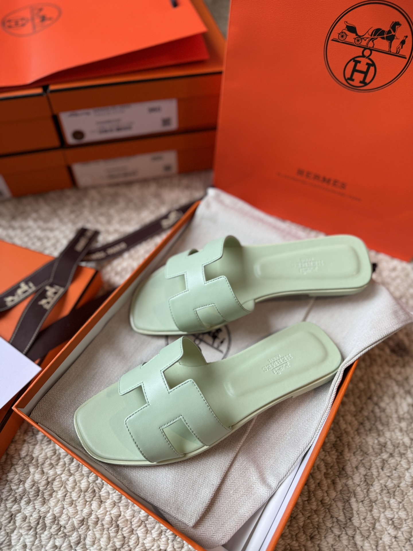 HERMES 01929