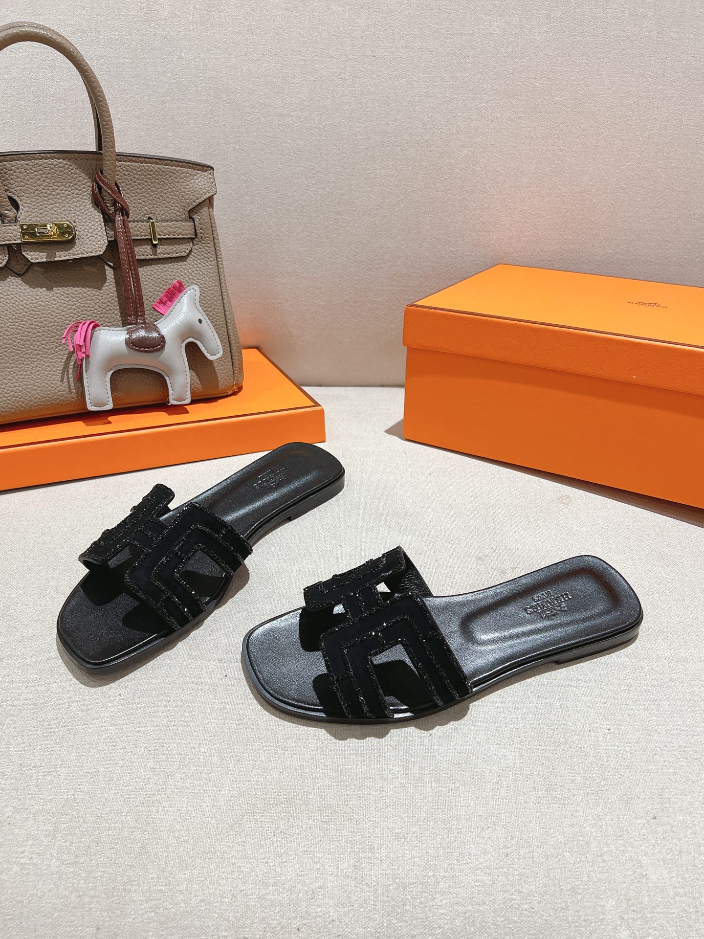 HERMES  01929
