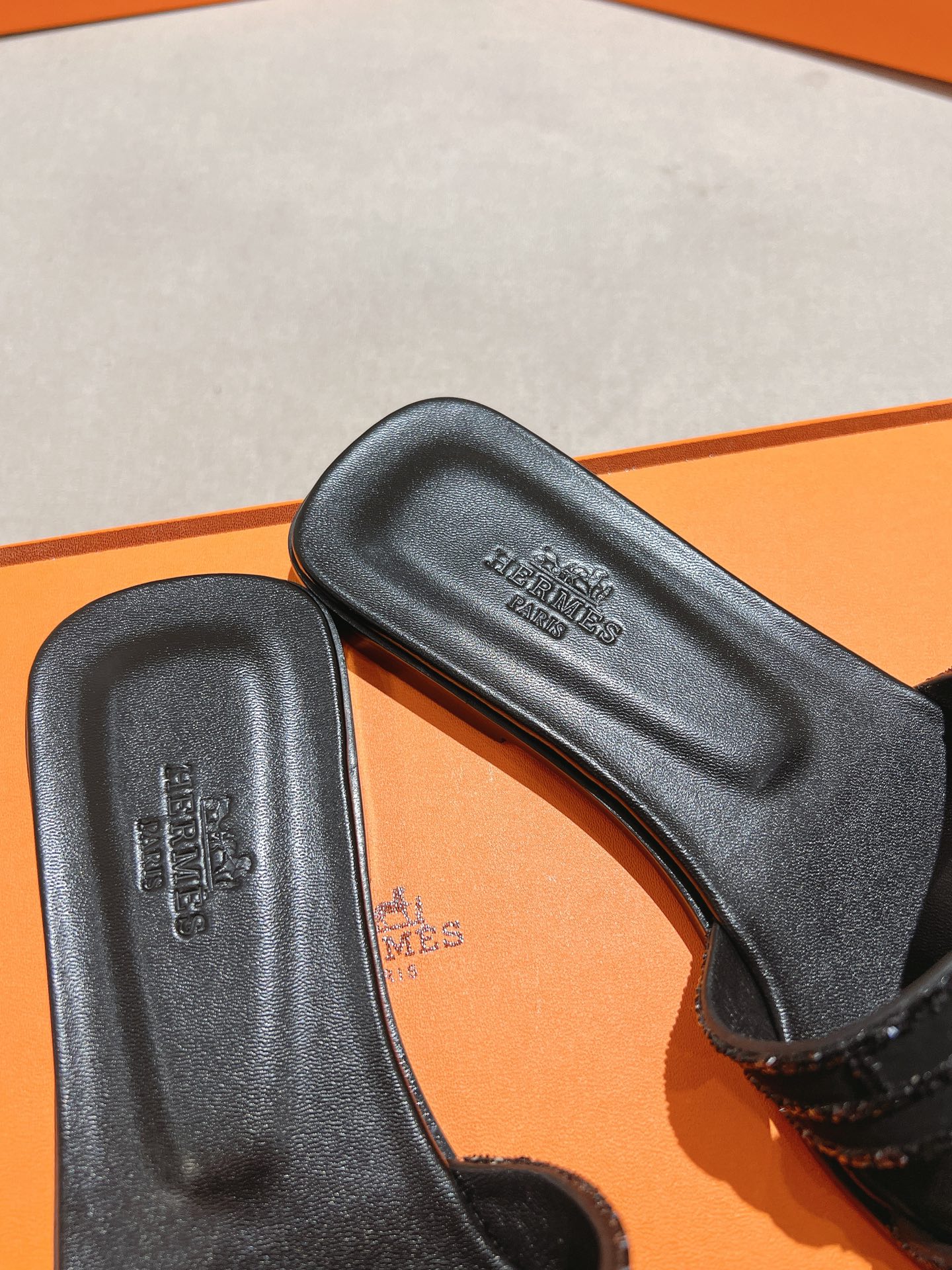 HERMES  01929