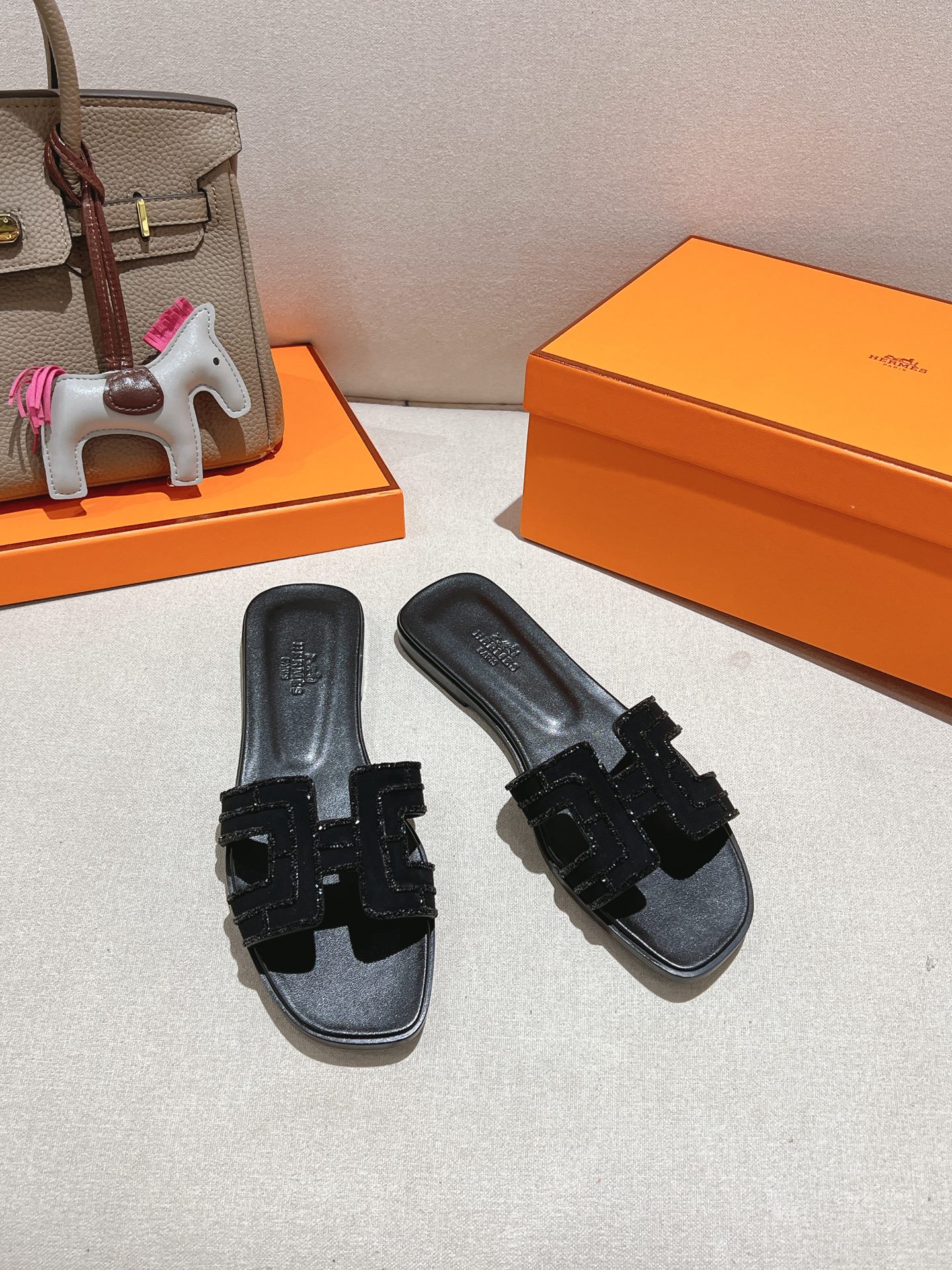 HERMES  01929