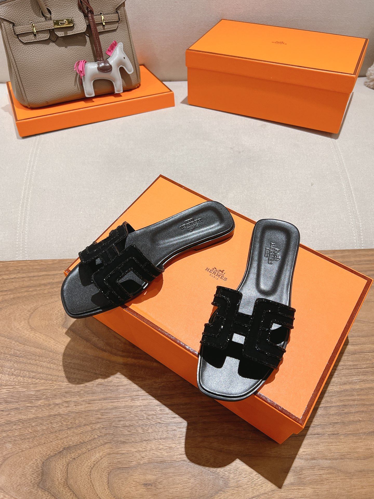 HERMES  01929