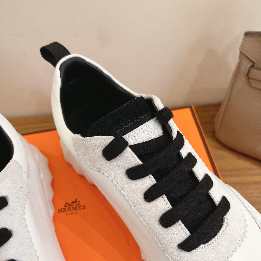 HERMES 02369