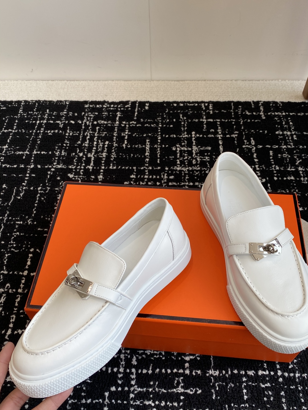 HERMES 02749