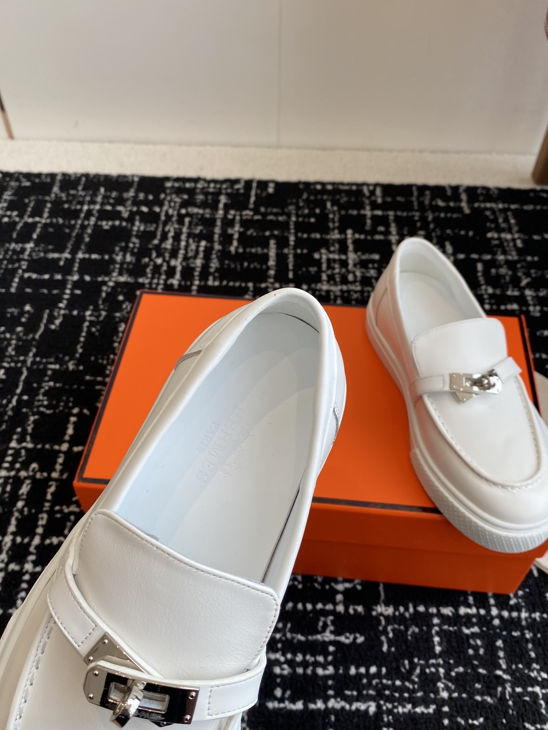 HERMES 02749