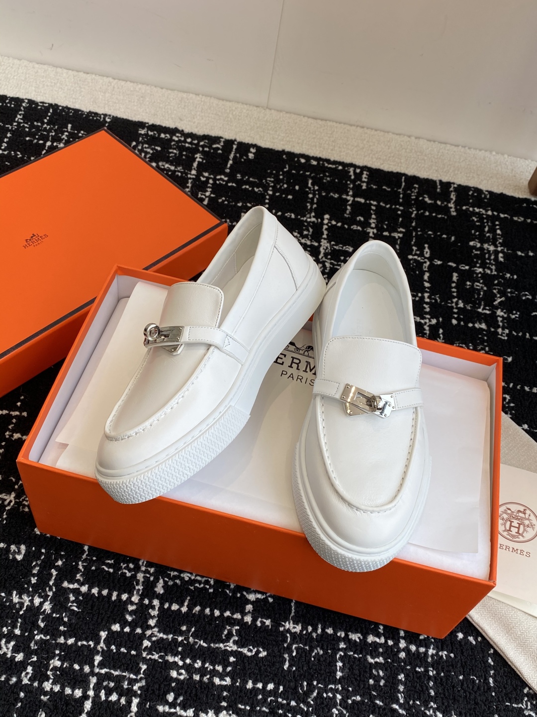 HERMES 02749