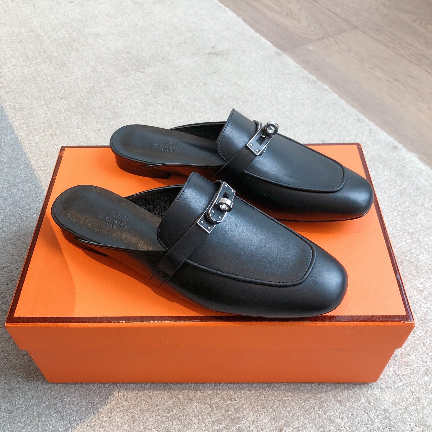 Hermès Hermès Oz Mule Women’s Mules Black