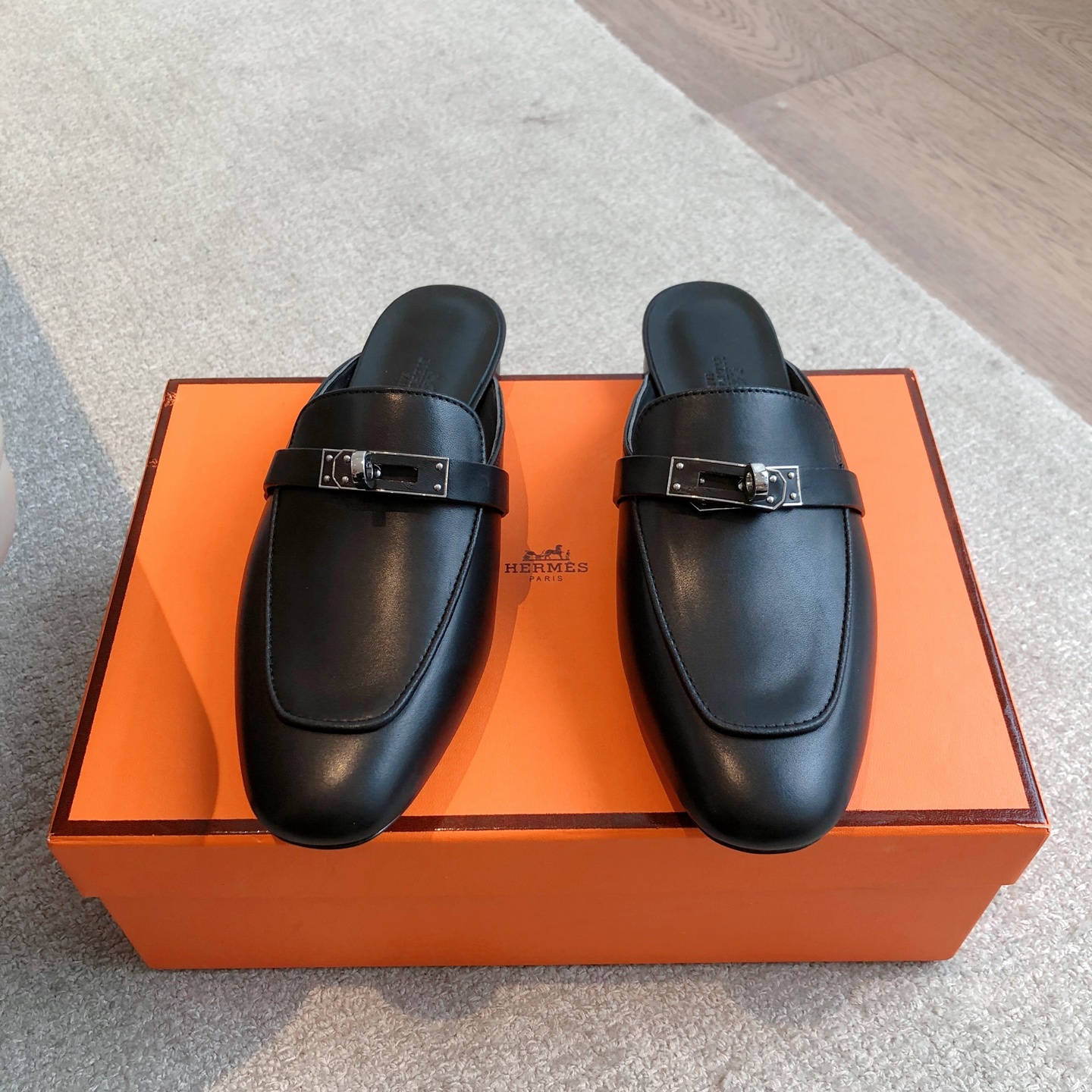 Hermès Hermès Oz Mule Women's Mules Black