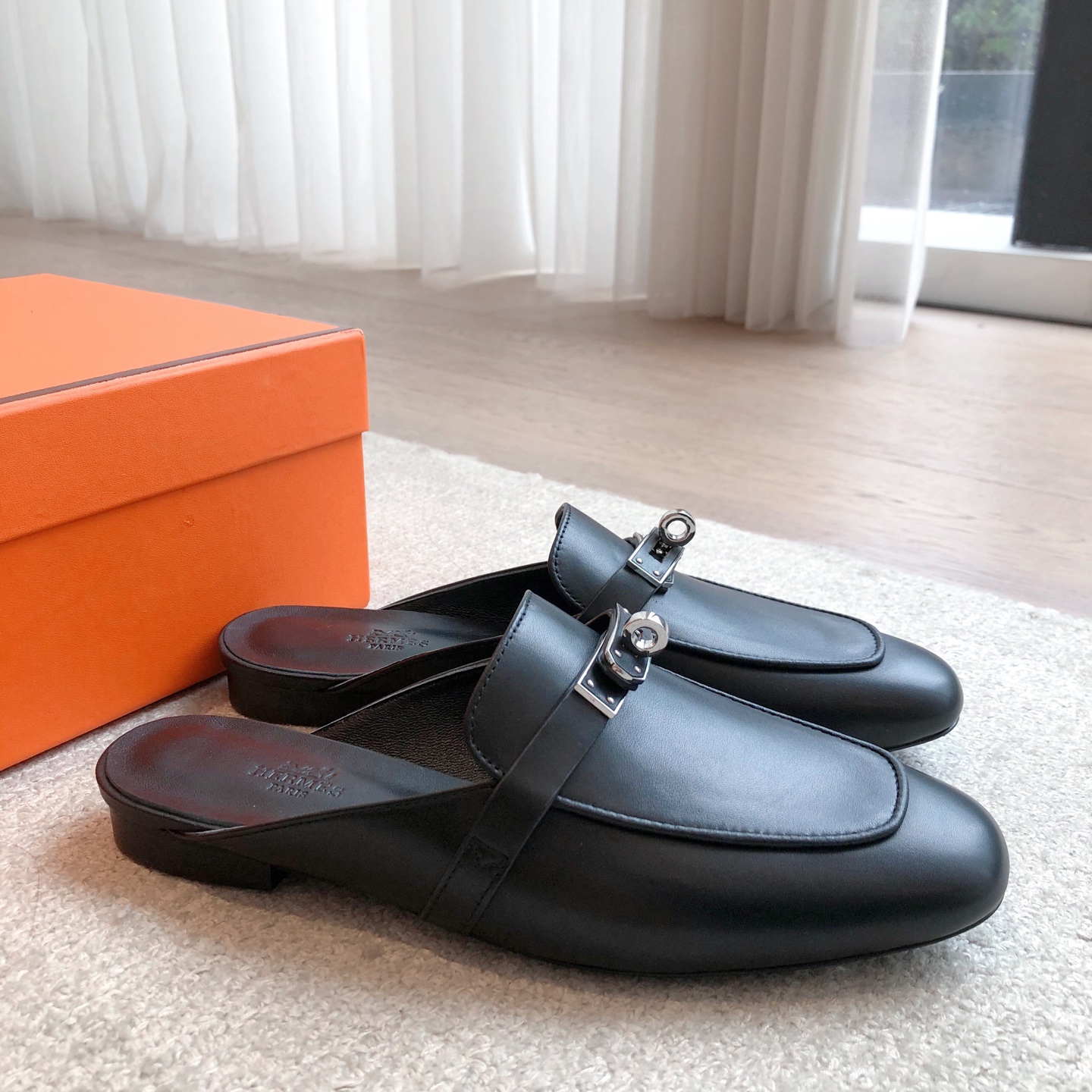 Hermès Hermès Oz Mule Women's Mules Black