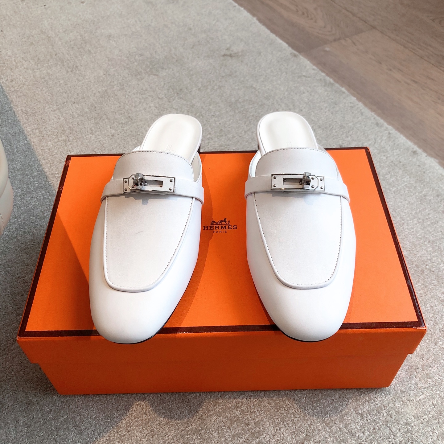 Hermès Hermès Oz Mule Women's Mules white