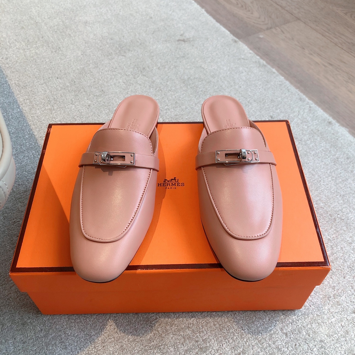 Hermès Hermès Oz Mule Women's Mules pink