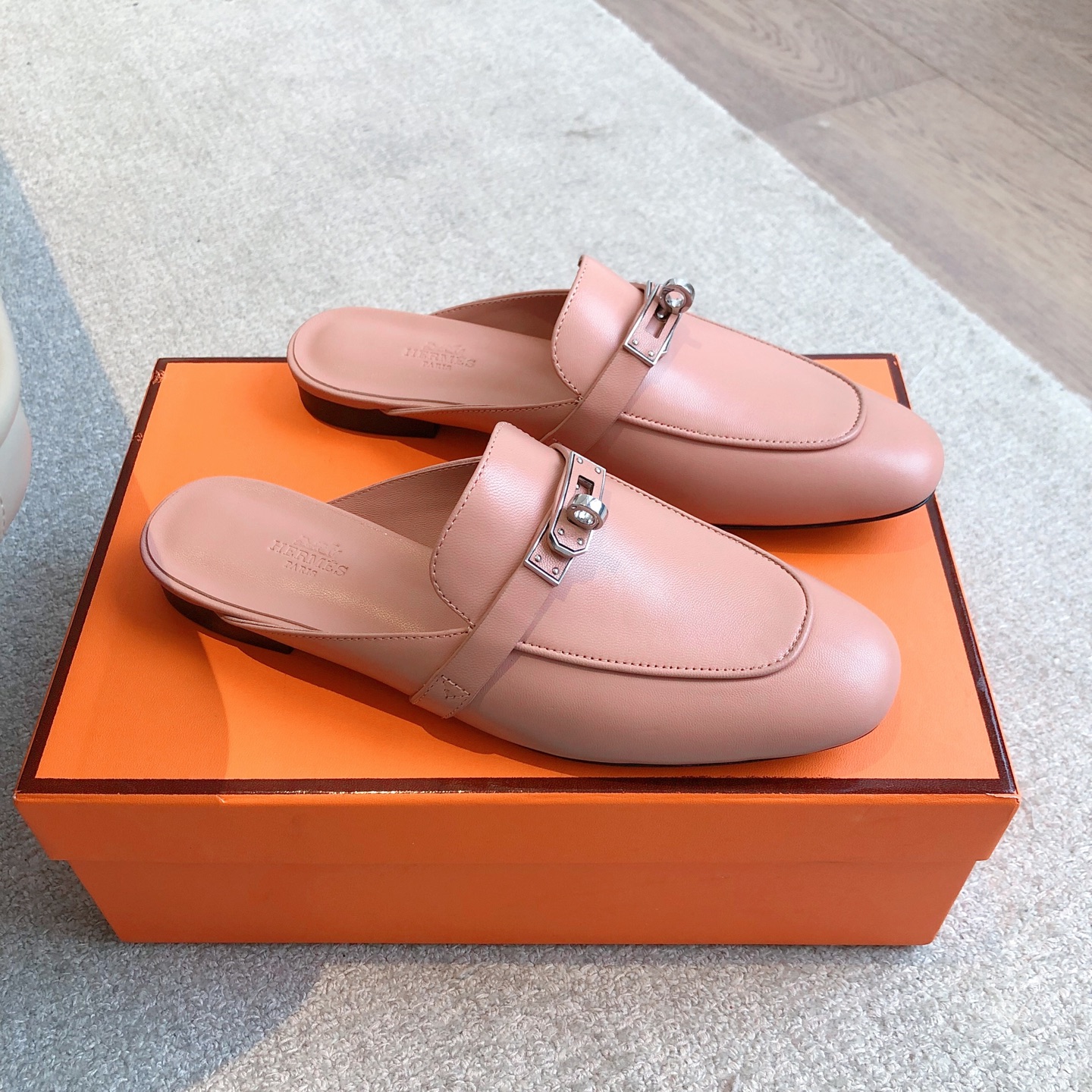 Hermès Hermès Oz Mule Women’s Mules pink