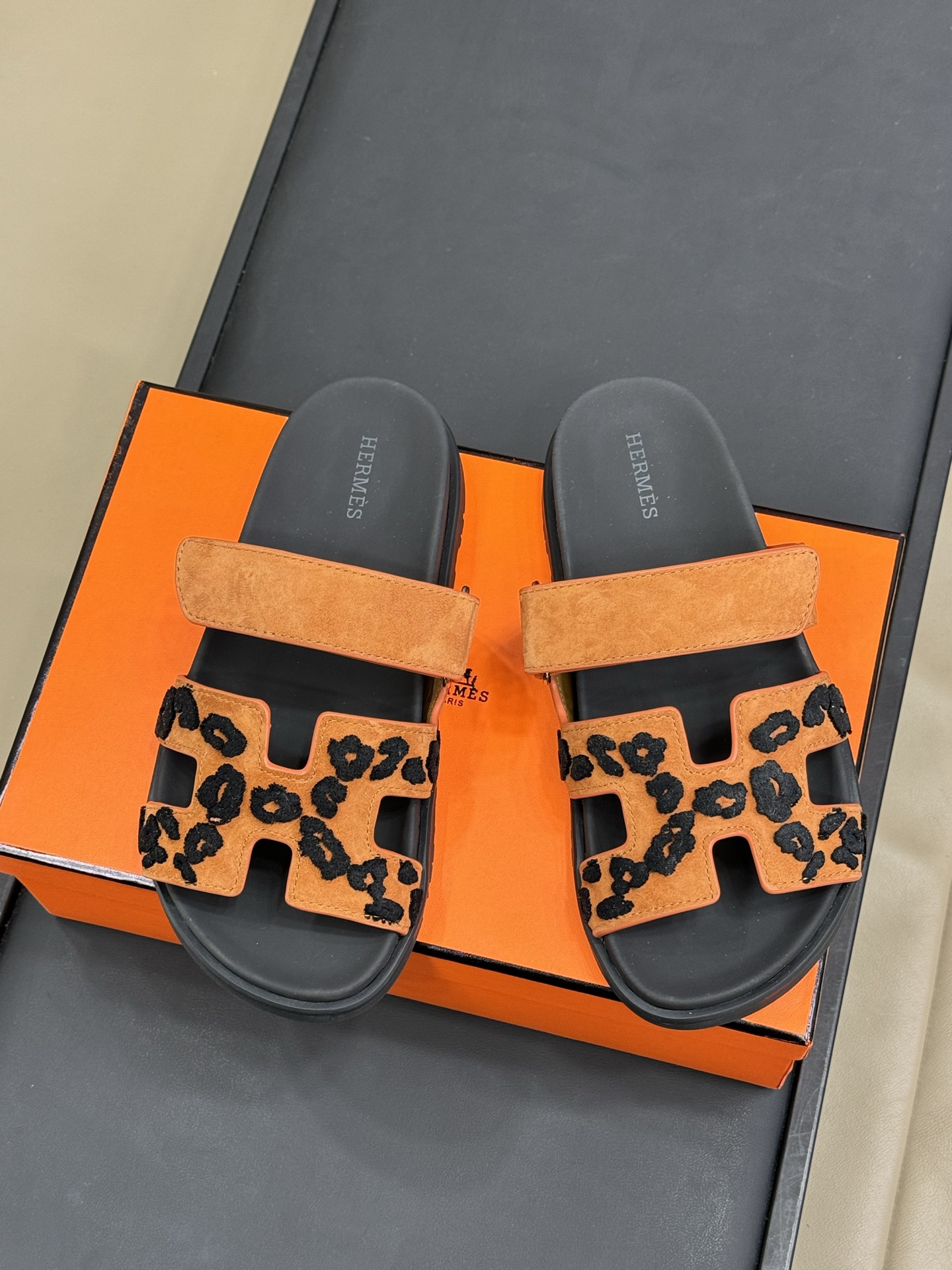HERMES Chypre Sandals Slides Leopard Animal Print, size 39