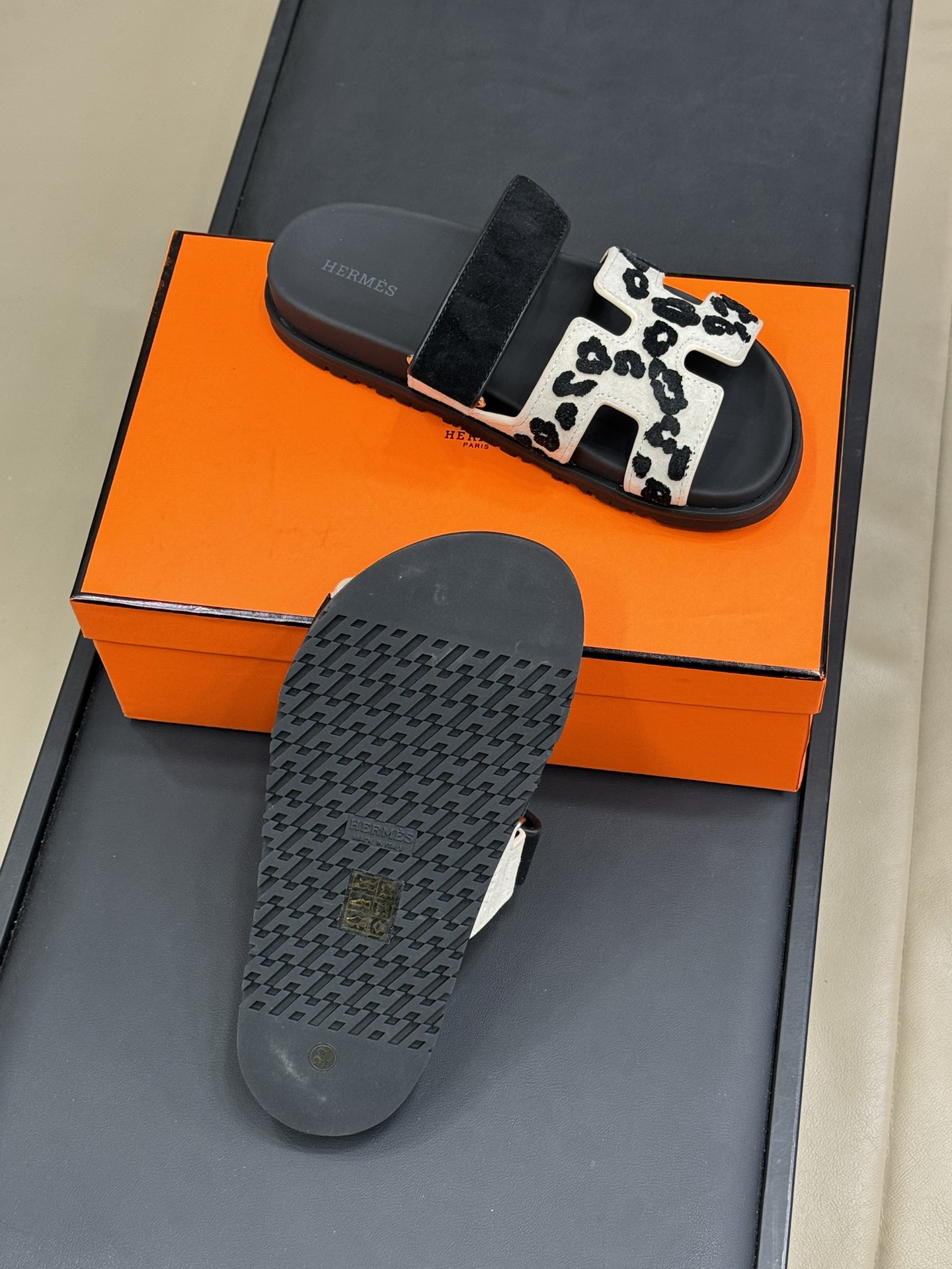 Hermès Chypre Techno Sandal Beige Esquisse and Black Tufted Suede Palladium Hardware 38.5 EU