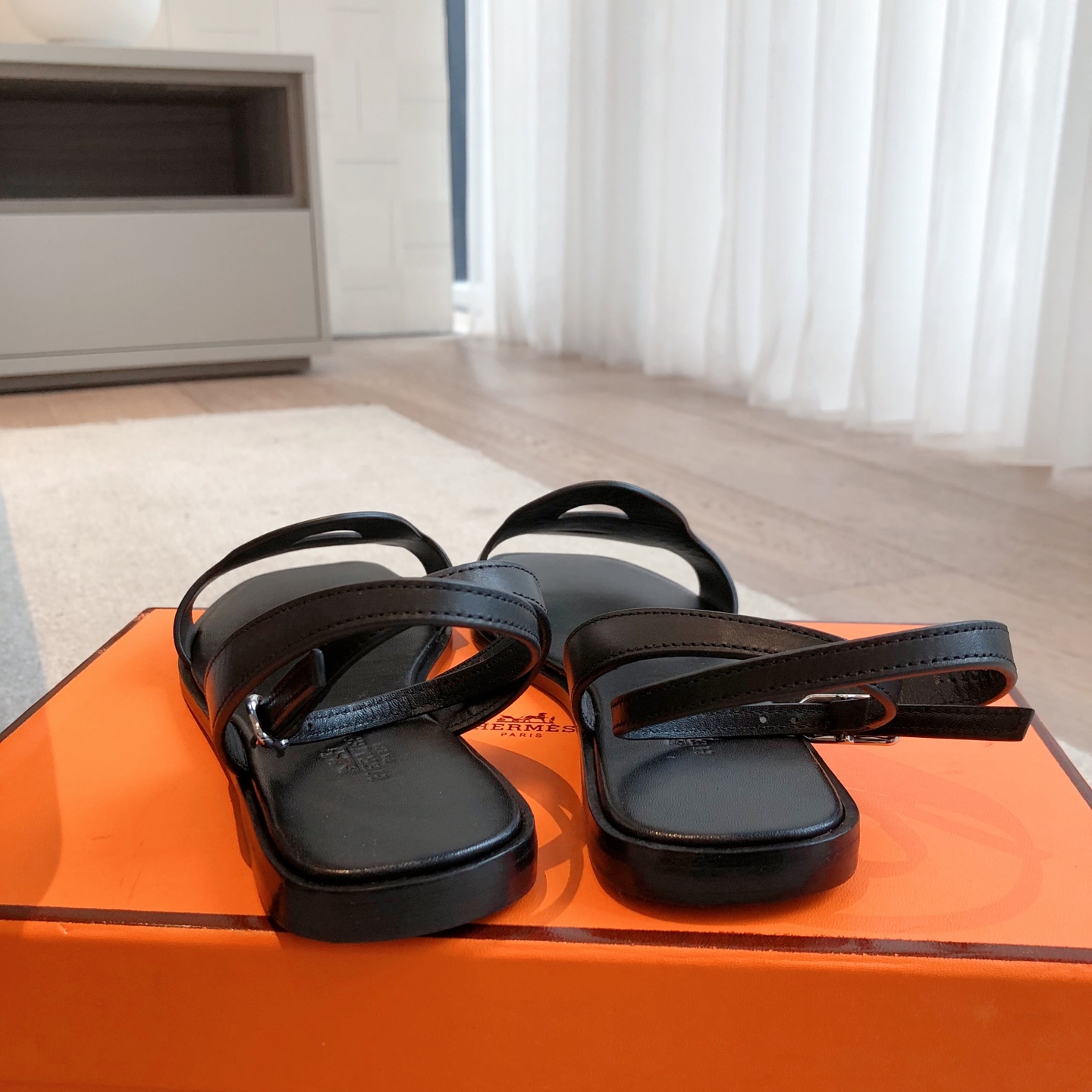 Hermès Julie sandal - Black | Hermès UAE