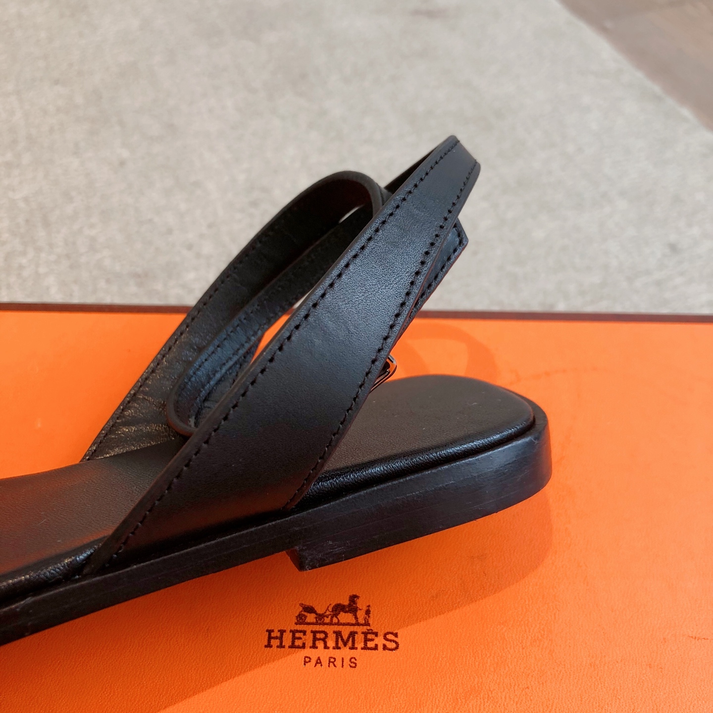 Hermès Julie sandal - Black | Hermès UAE