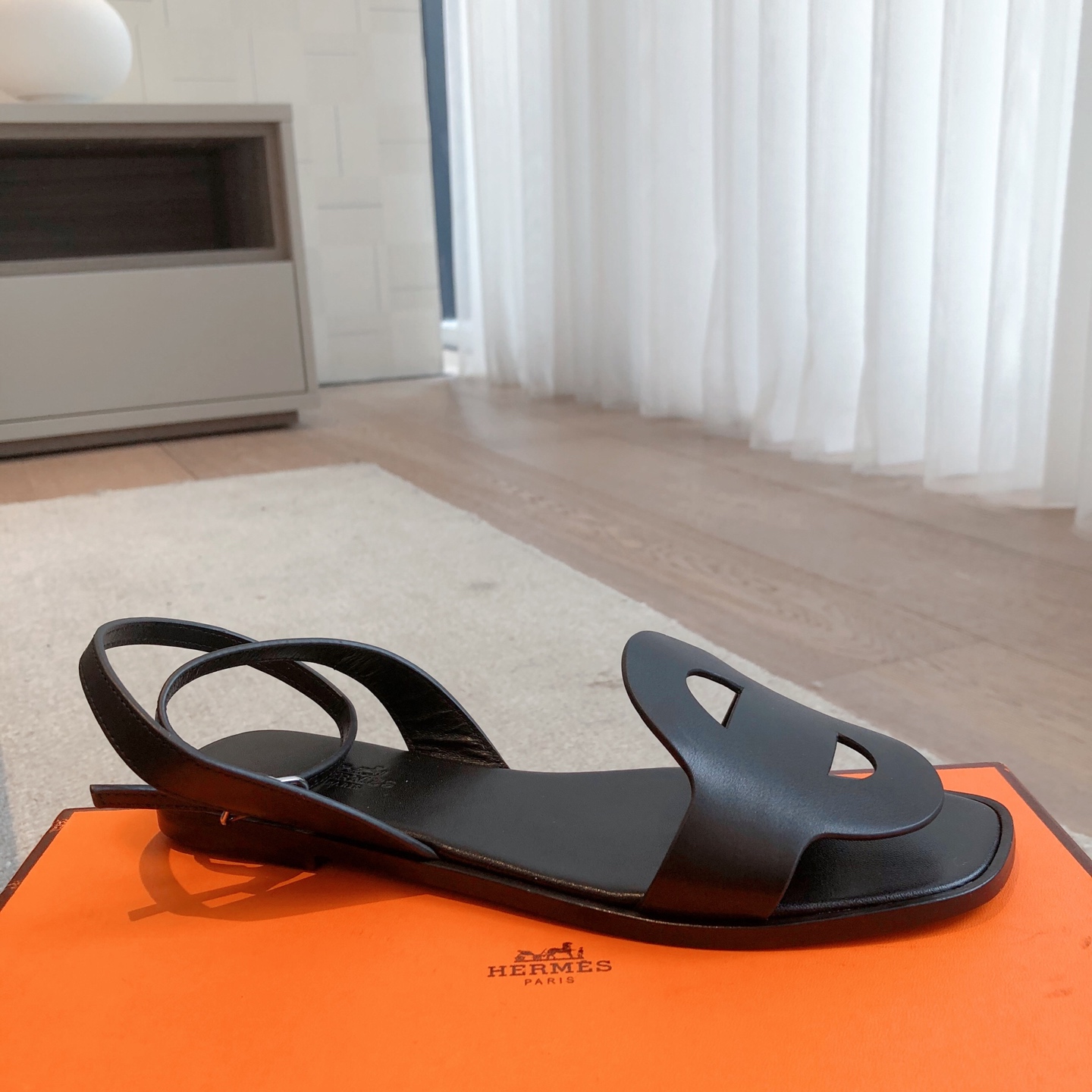 Hermès Julie sandal - Black | Hermès UAE