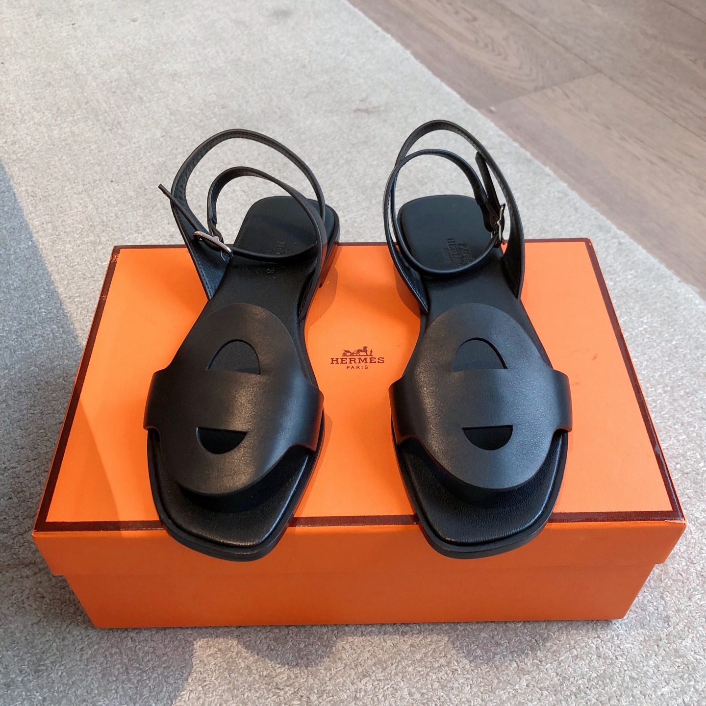 Hermès Julie sandal - Black | Hermès UAE