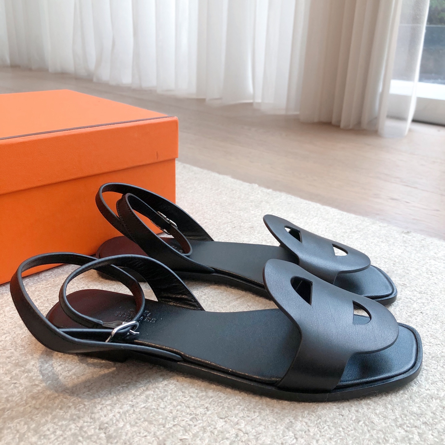Hermès Julie sandal - Black | Hermès UAE