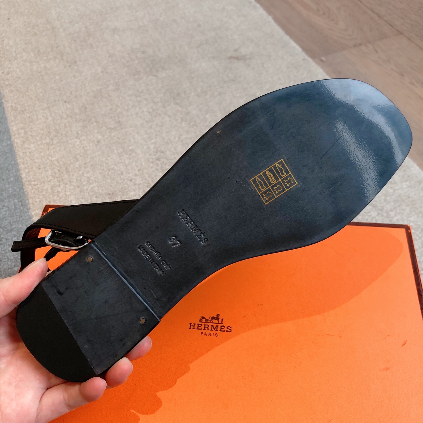 Hermès Julie sandal - Black | Hermès UAE