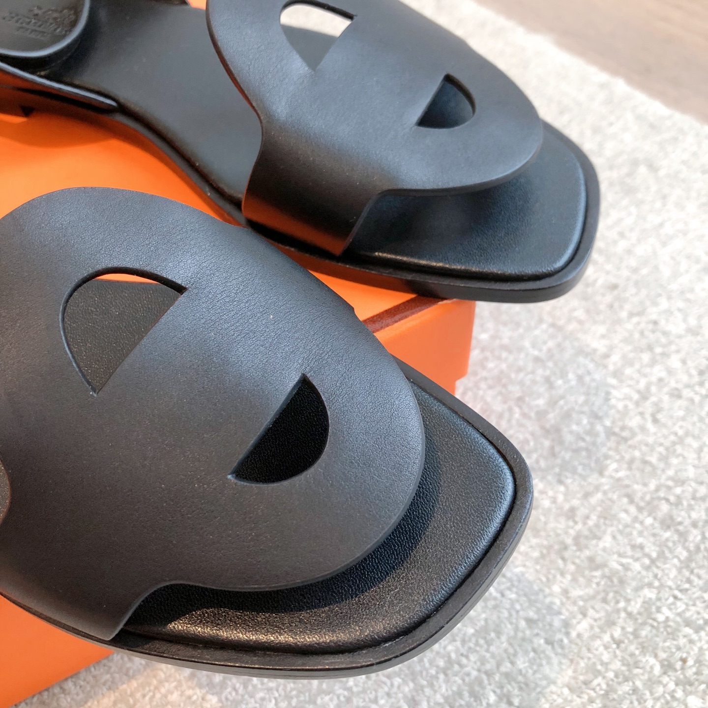 Hermès Julie sandal - Black | Hermès UAE