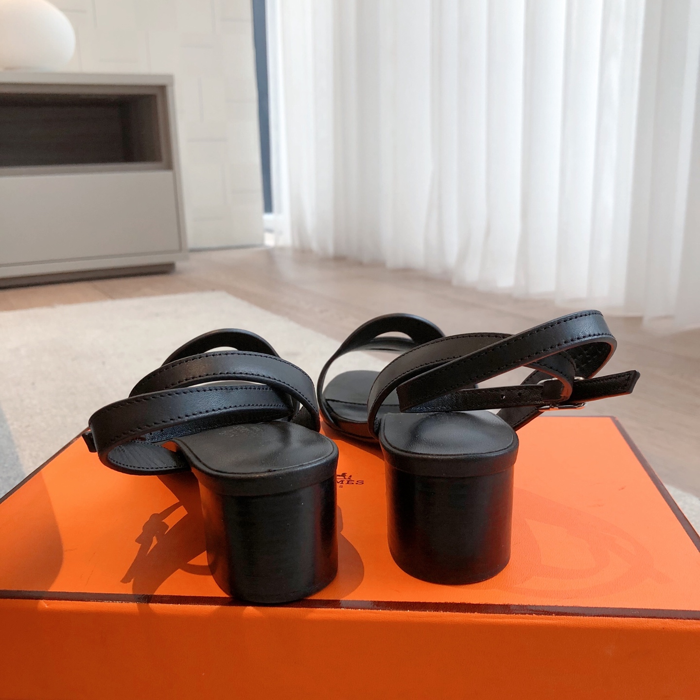 Hermès Juliette Sandal – Black Leather