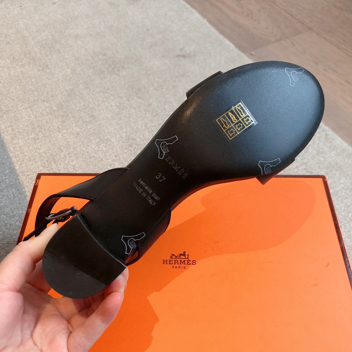 Hermès Juliette Sandal – Black Leather
