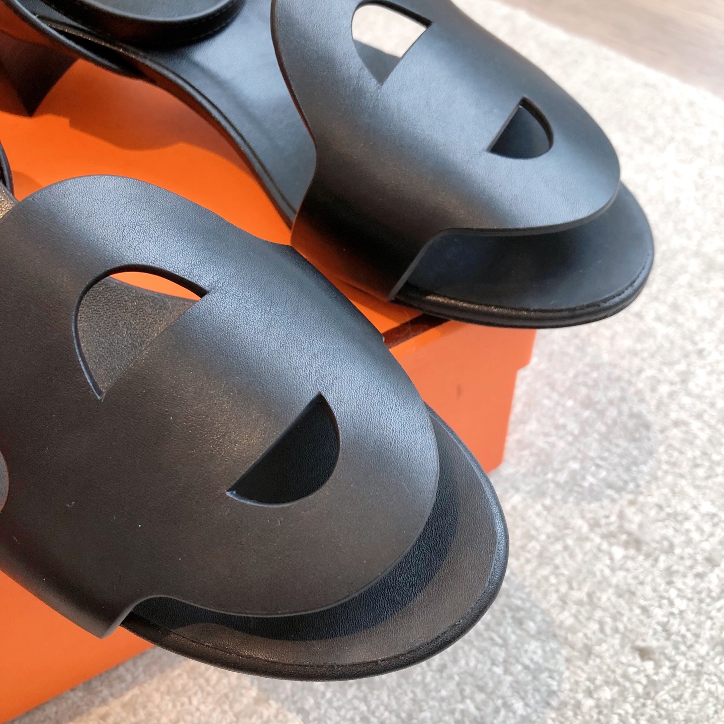 Hermès Juliette Sandal – Black Leather