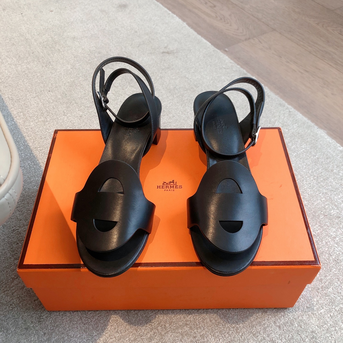 Hermès Juliette Sandal – Black Leather