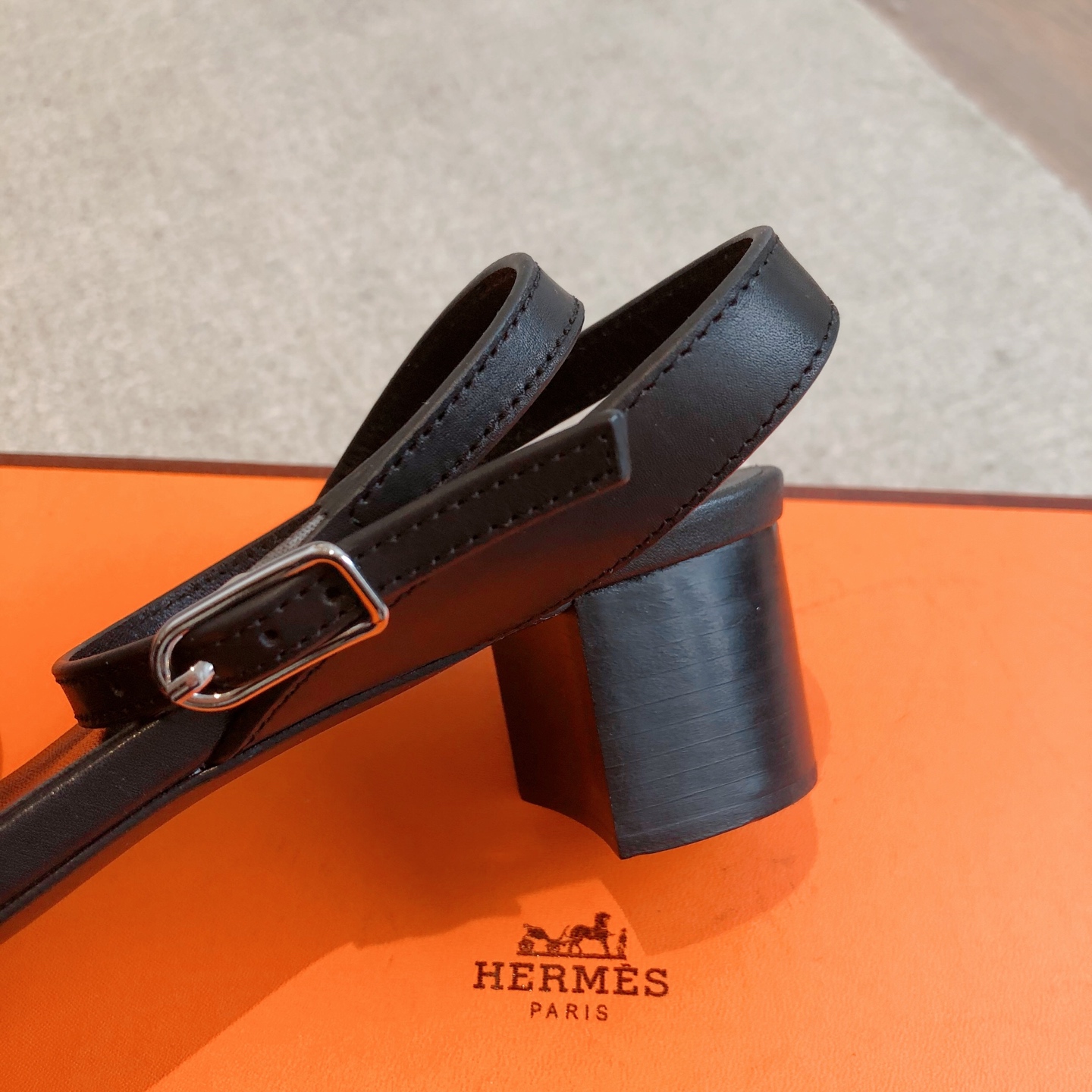 Hermès Juliette Sandal – Black Leather