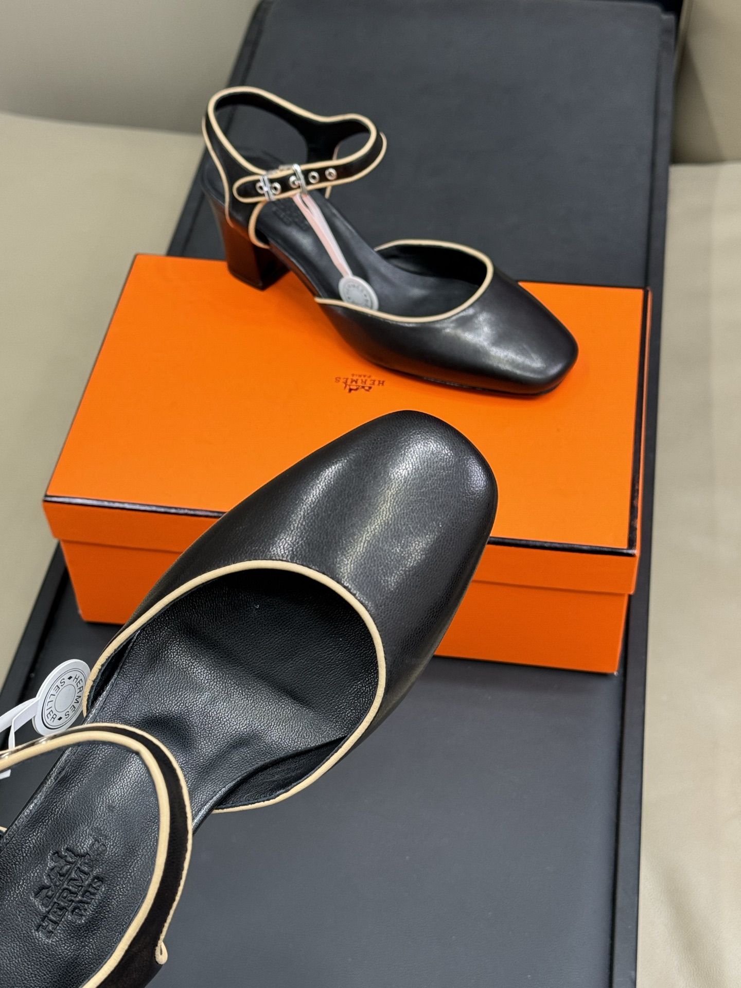 Hermès Kamilla 60 Sandals in Noir – Uniq Bags