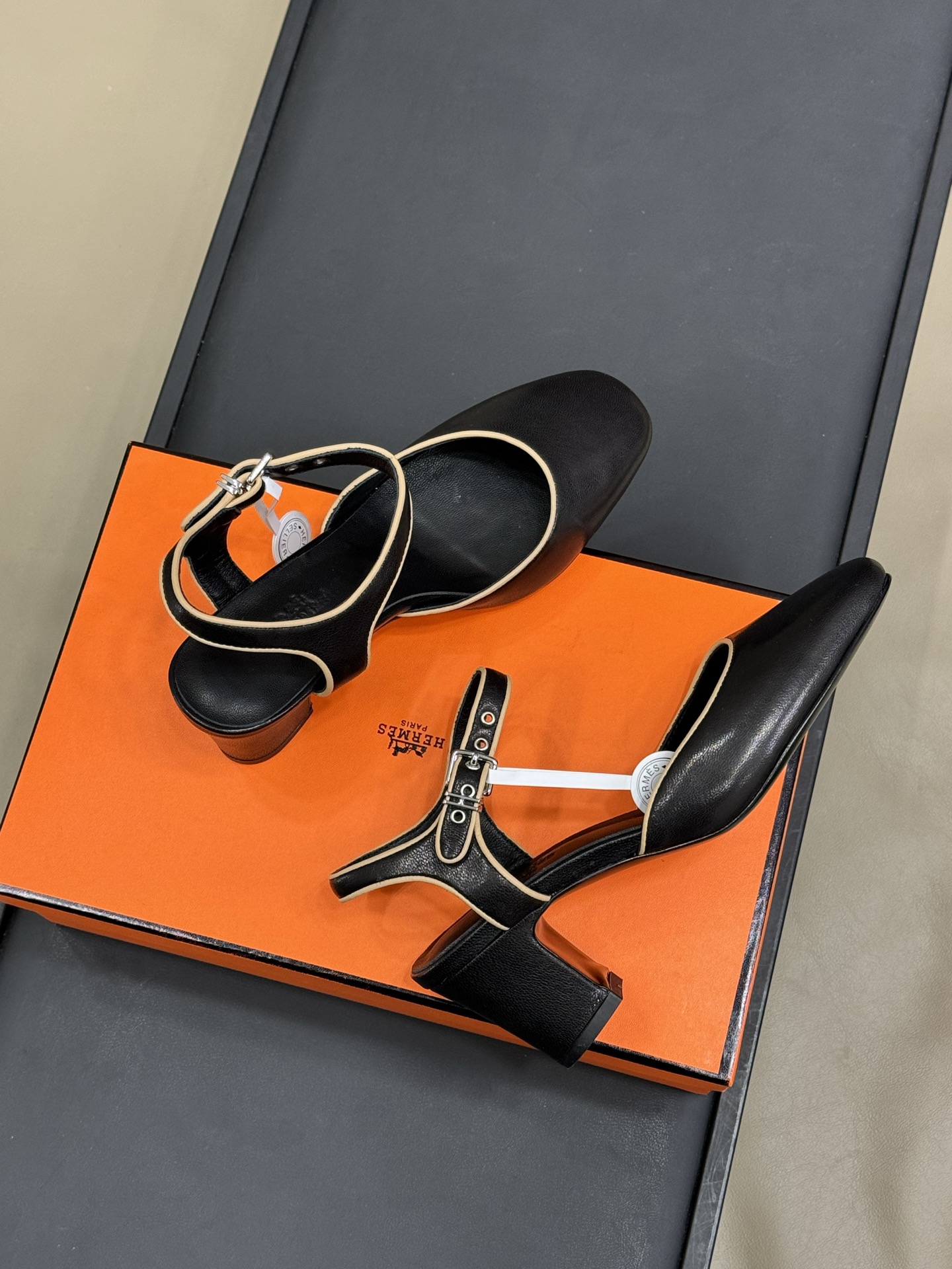 Hermès Kamilla 60 Sandals in Noir – Uniq Bags