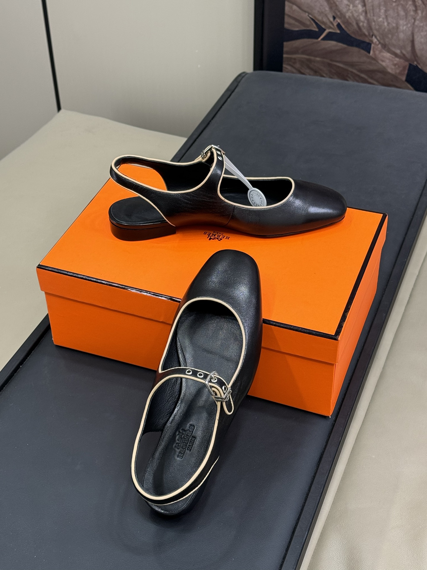 Hermès Kamilla 60 Sandals in Noir – Uniq Bags