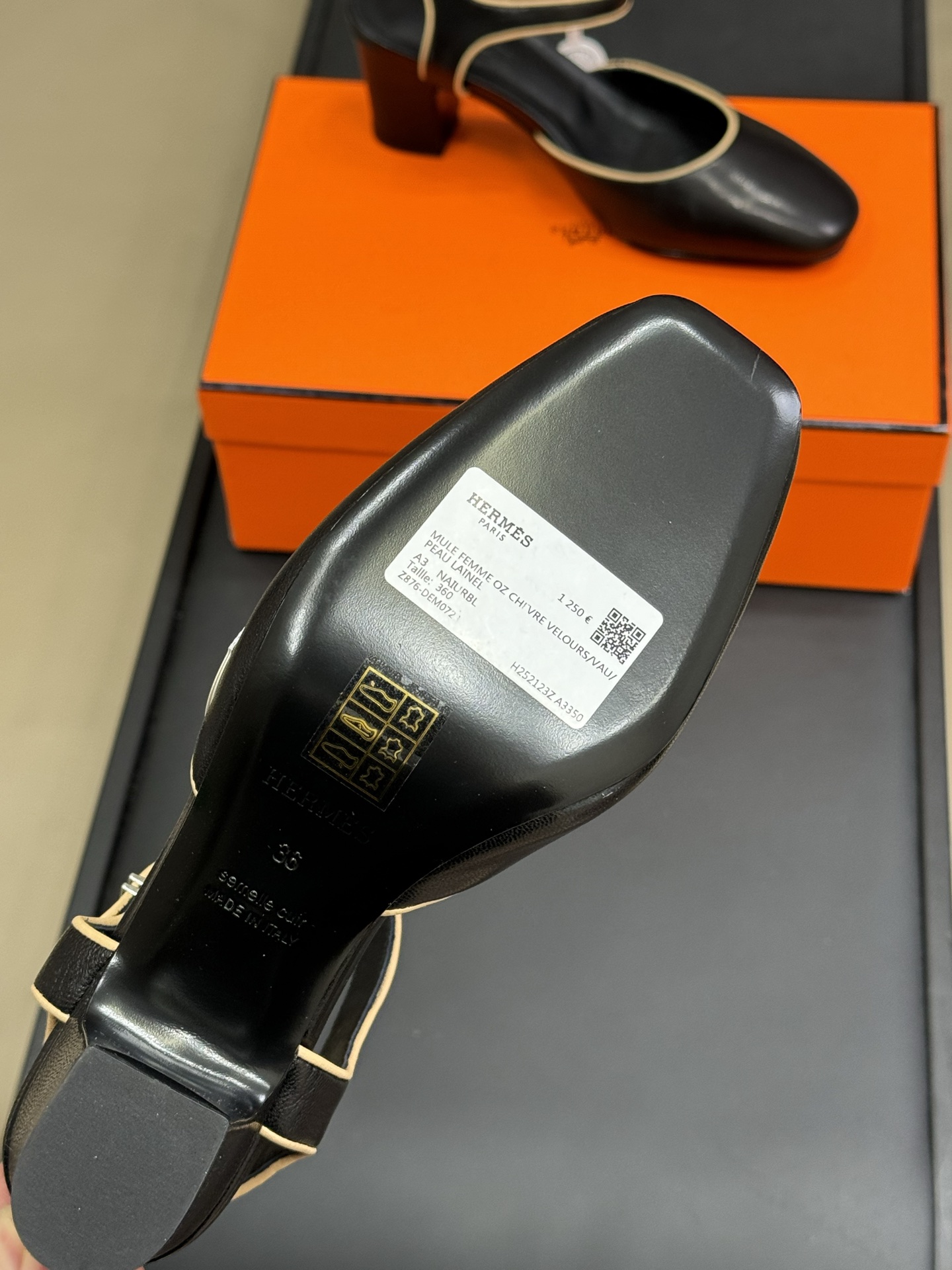 Hermès Kamilla 60 Sandals in Noir – Uniq Bags